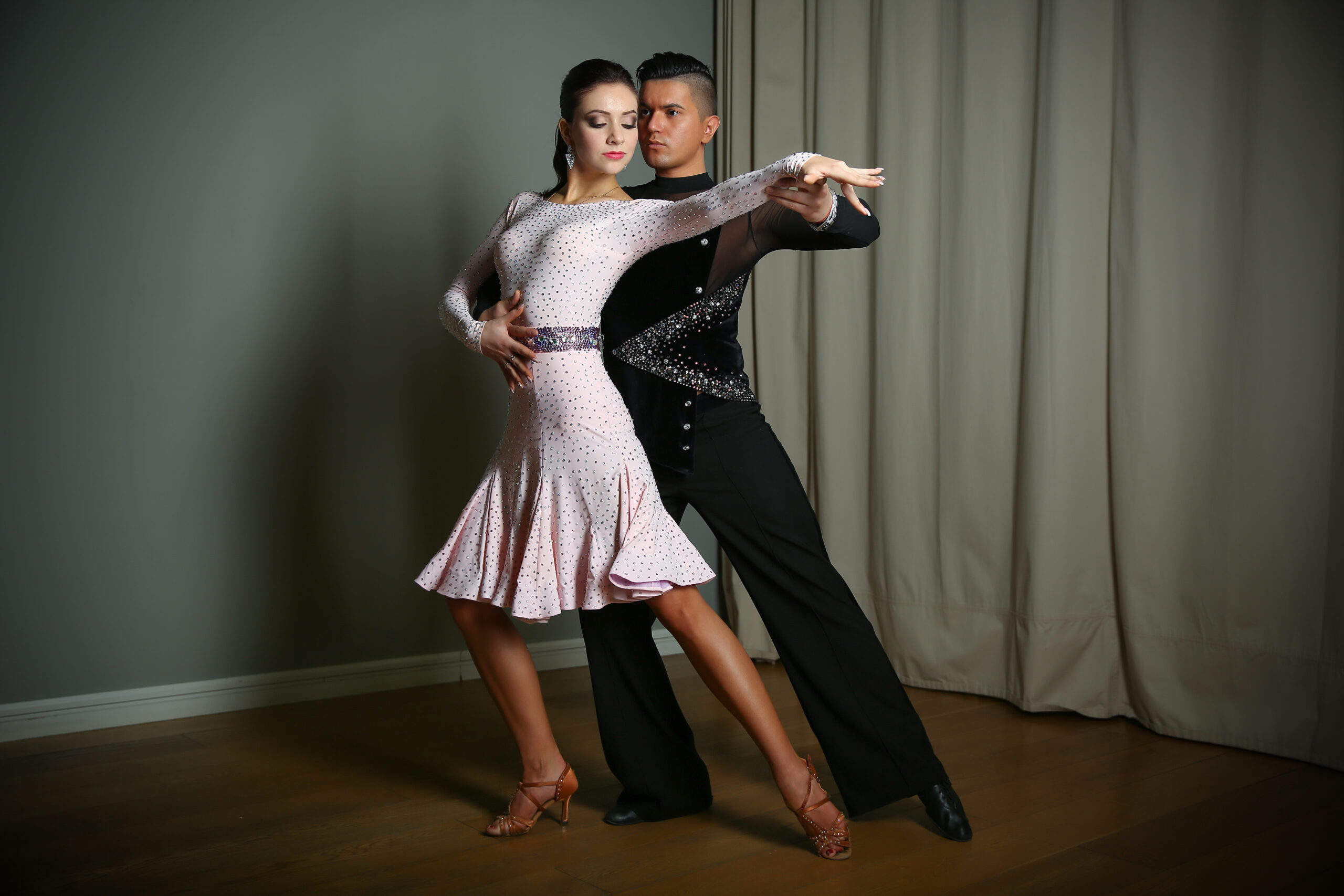 社交ダンスの恋愛ダンス – ルンバの感性とエレガンスについて