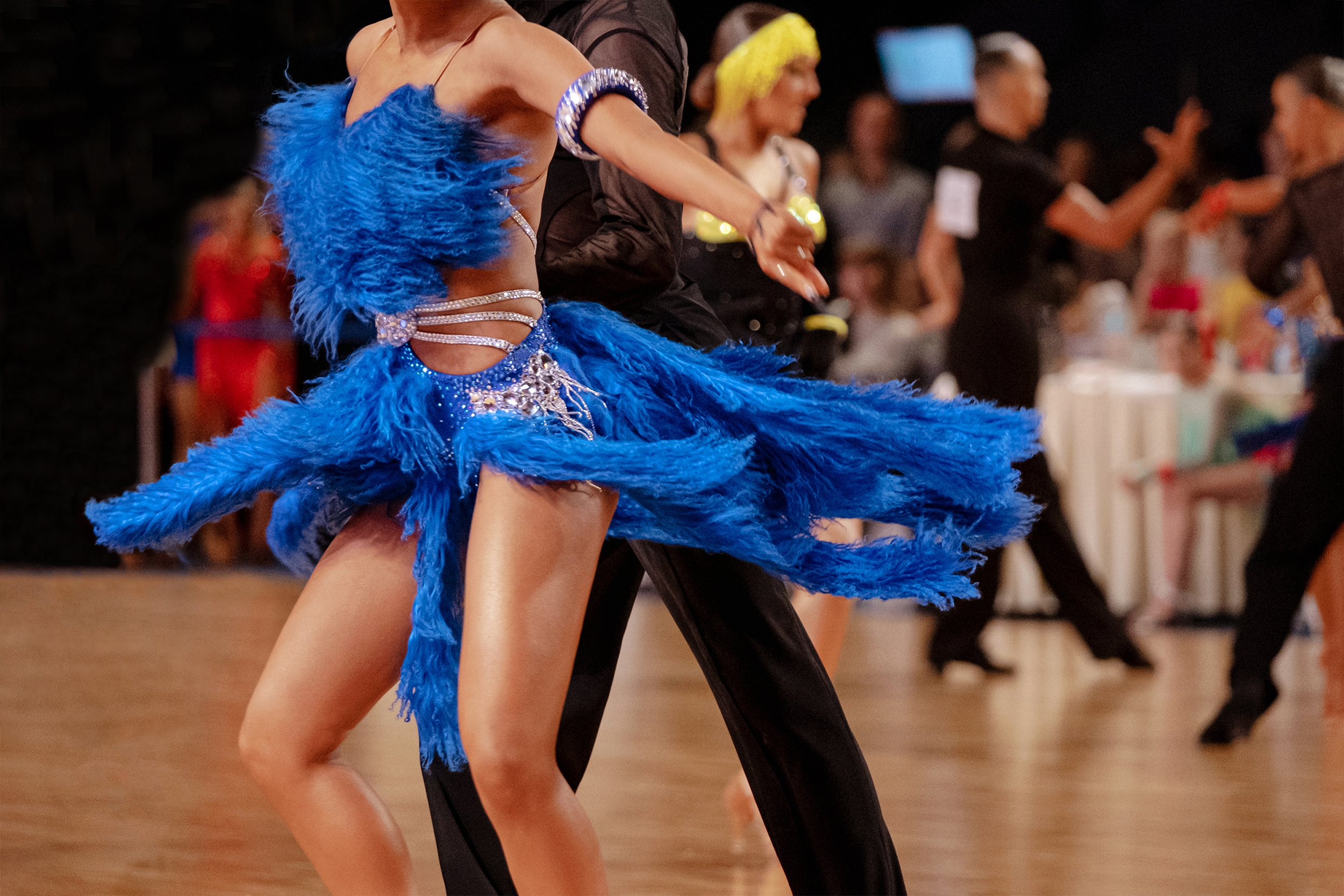 社交ダンスのエネルギー溢れる躍動 – ジャイブの勢いと自由さについて